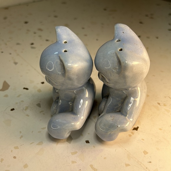 Vintage Mid Century Modern Blue Ceramic Kitty Cats with Ball of Yarn - Picture 2 of 8